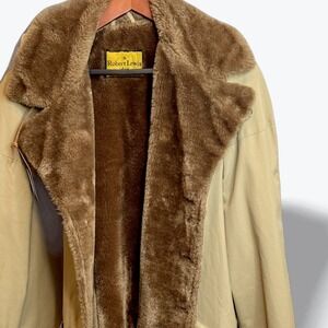 A Robert Lewis Idea Mens Hooded Trench Coat Faux Fur Lined Vintage
3/4 Length 42